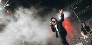 Interview with Bloodred Hourglass — “We don’t have any restrictions when it comes to songwriting.”