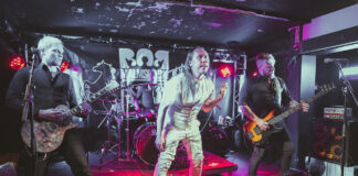 GALLERY: 01.12.2023 Jästinfektion & Bob Malmström @ Bar Loose, Helsinki